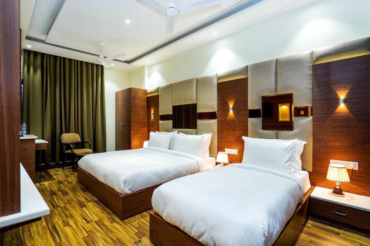 אמריצר Hotel Aura Grand By Levelup Hotels מראה חיצוני תמונה
