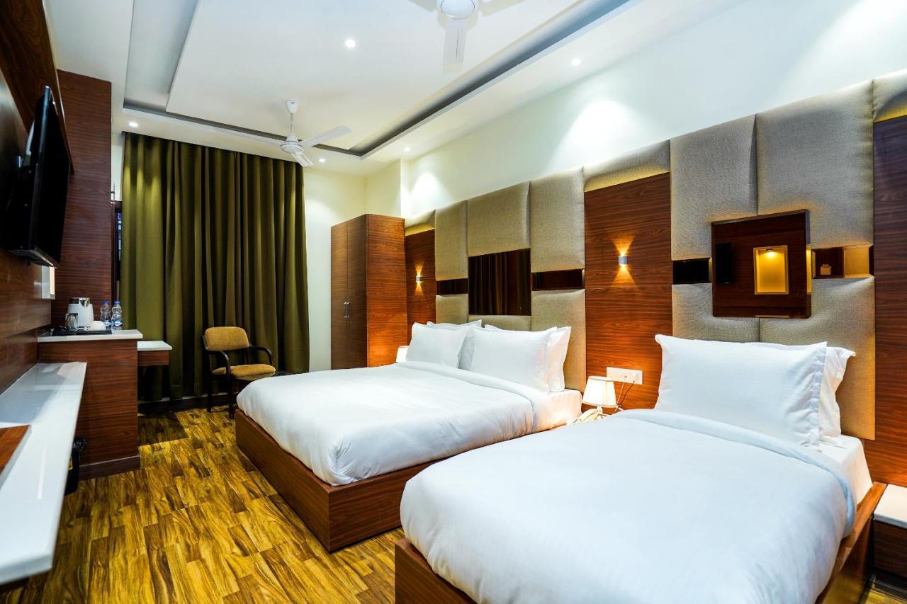 אמריצר Hotel Aura Grand By Levelup Hotels מראה חיצוני תמונה