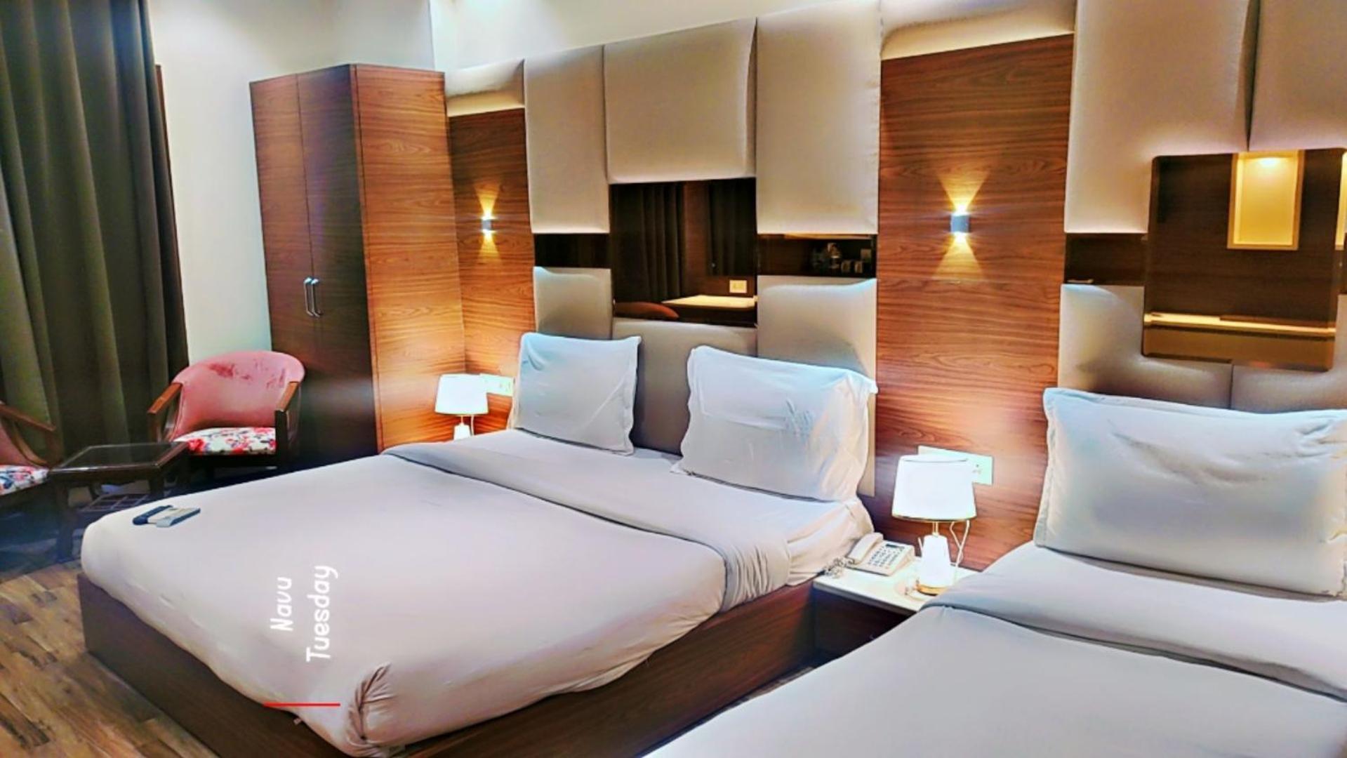 אמריצר Hotel Aura Grand By Levelup Hotels מראה חיצוני תמונה
